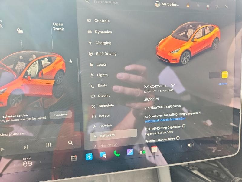 2025 TESLA MODEL Y 9