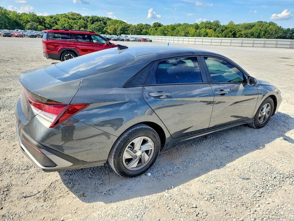 2024 HYUNDAI ELANTRA SE 3