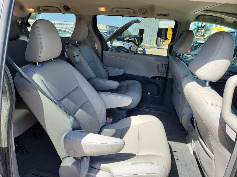 2019 TOYOTA SIENNA XLE 8-PASSENGER 11