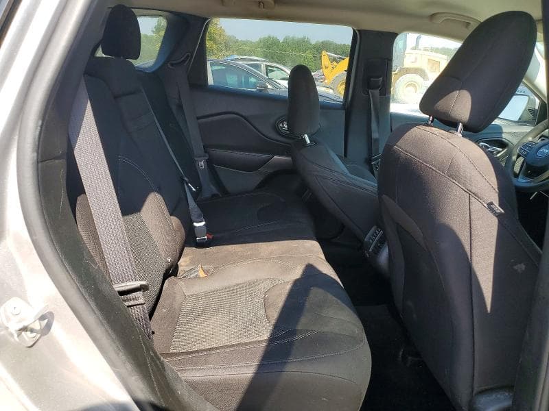 2019 JEEP CHEROKEE LATITUDE 11