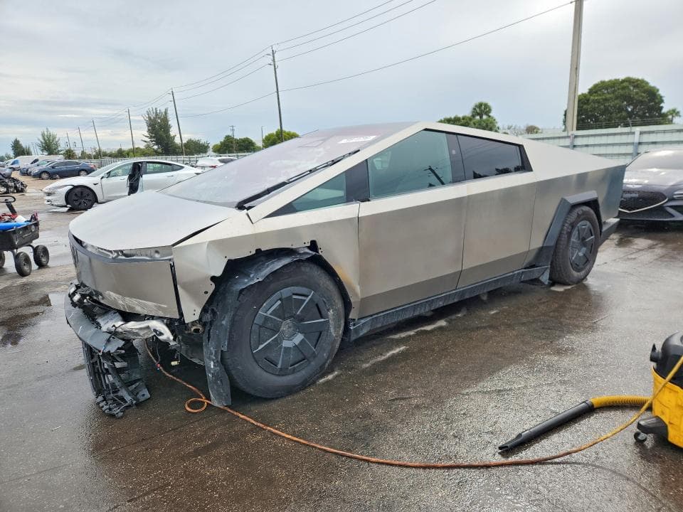 2024 TESLA CYBERTRUCK - 1
