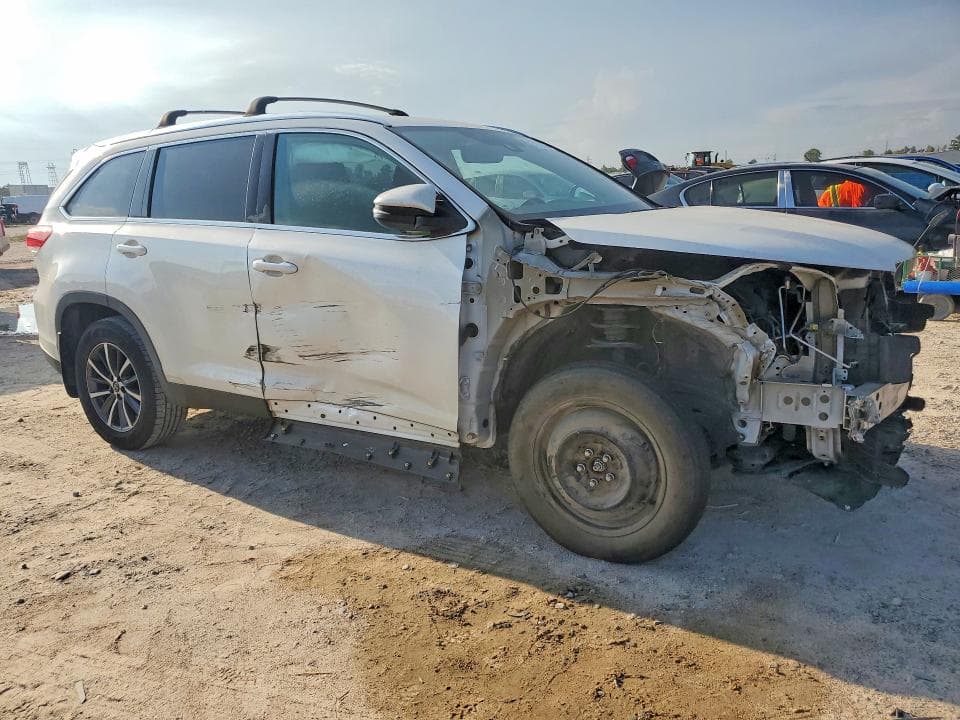 2019 TOYOTA HIGHLANDER XLE 4