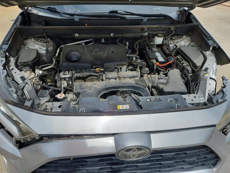 2019 TOYOTA RAV4 XLE 12
