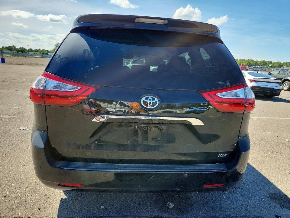 2017 TOYOTA SIENNA XLE 8-PASSENGER 6