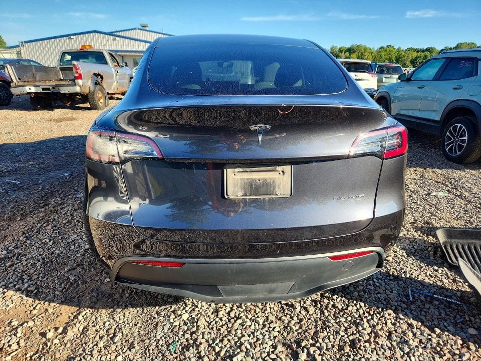 2024 TESLA MODEL Y 6