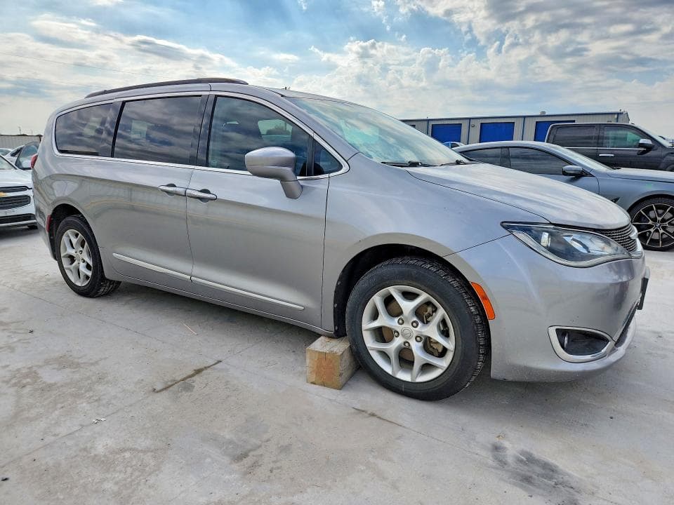 2017 CHRYSLER PACIFICA TOURING L 4