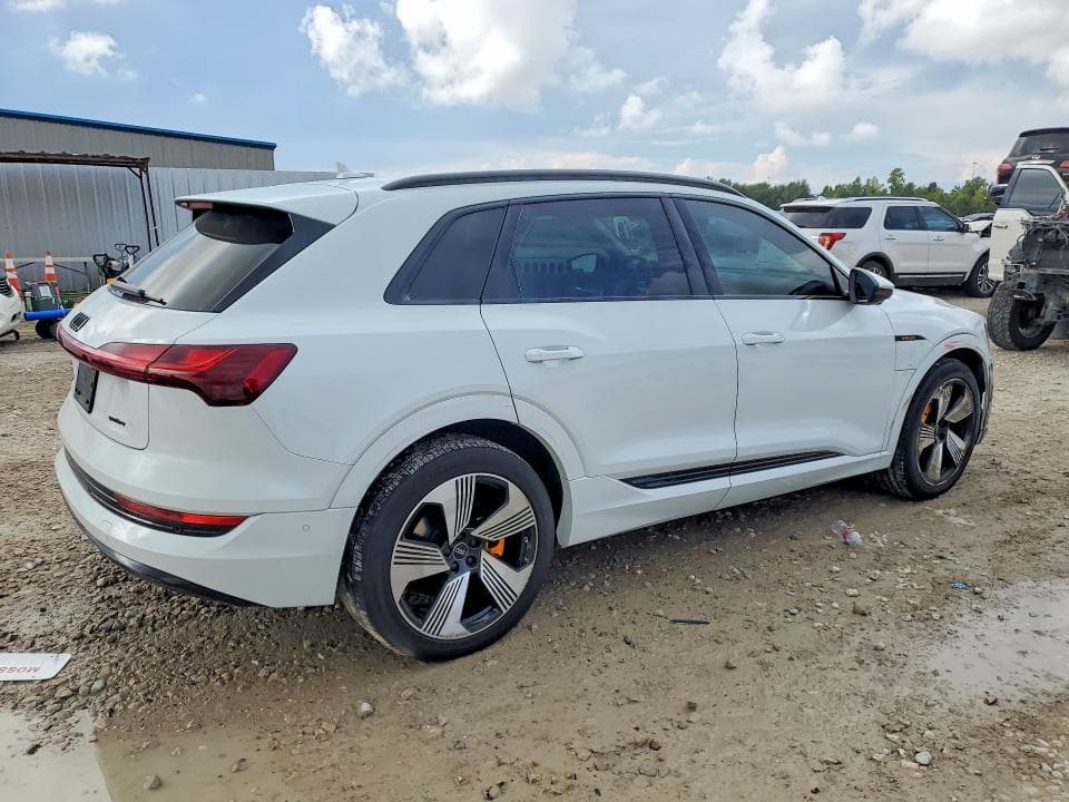 2023 AUDI E-TRON PREMIUM PLUS 3