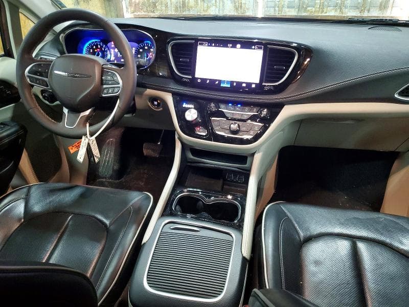 2023 CHRYSLER PACIFICA LIMITED 8