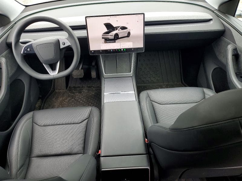 2026 TESLA MODEL Y 8