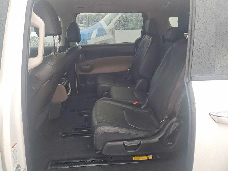2025 KIA CARNIVAL LXS 11