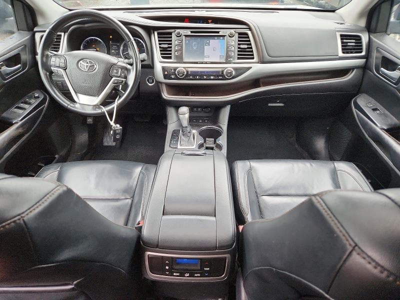 2018 TOYOTA HIGHLANDER SE 8