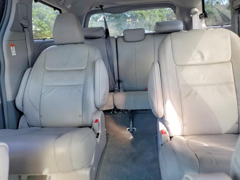 2019 TOYOTA SIENNA XLE 7-PASSENGER 10