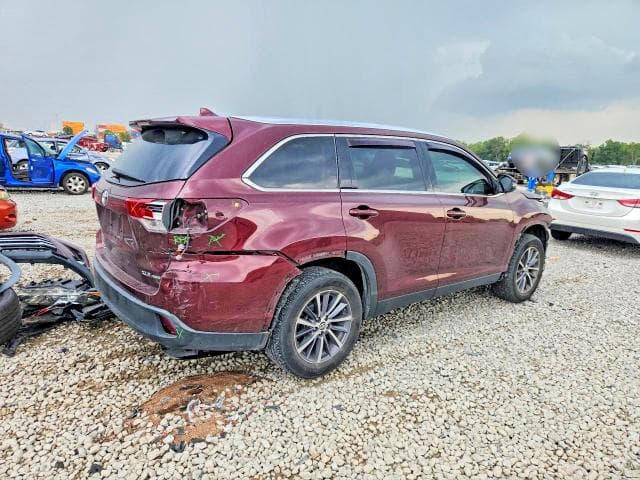 2019 TOYOTA HIGHLANDER XLE 3