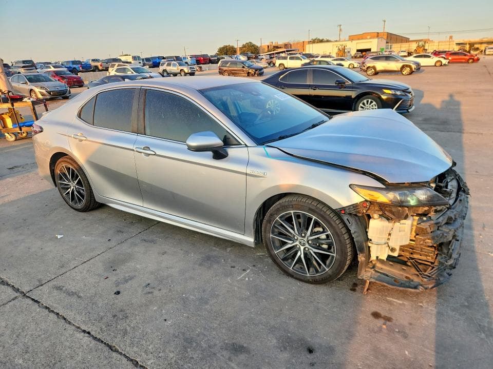 2021 TOYOTA CAMRY SE 4