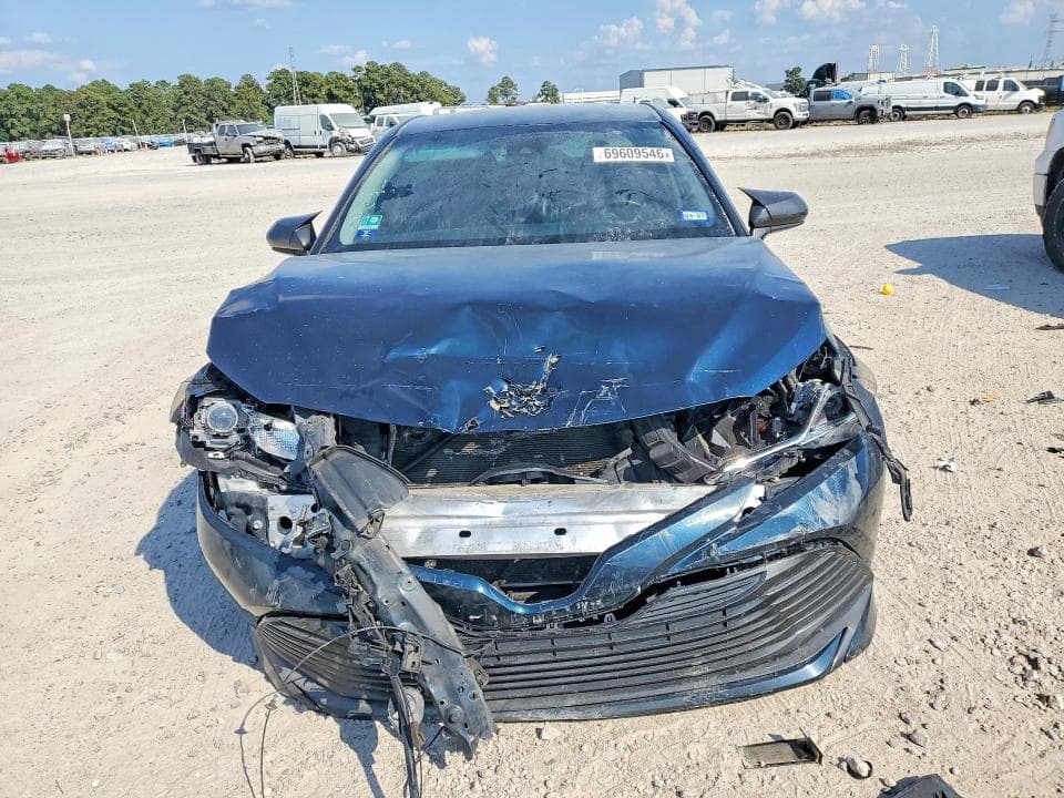 2019 TOYOTA CAMRY LE 5