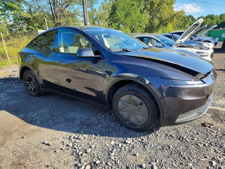 2026 TESLA MODEL Y 4