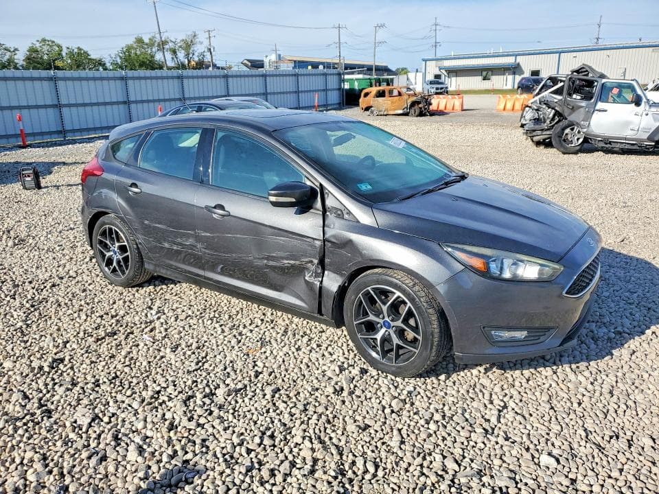 2017 FORD FOCUS SEL 4
