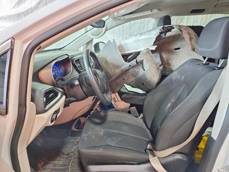 2023 CHRYSLER VOYAGER LX 7