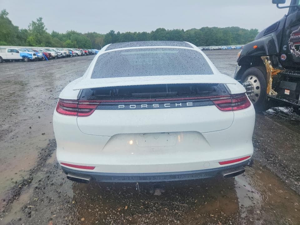 2018 PORSCHE PANAMERA 4 6