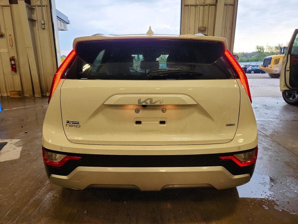 2023 KIA NIRO EX 6