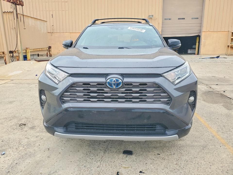 2019 TOYOTA RAV4 XSE 5