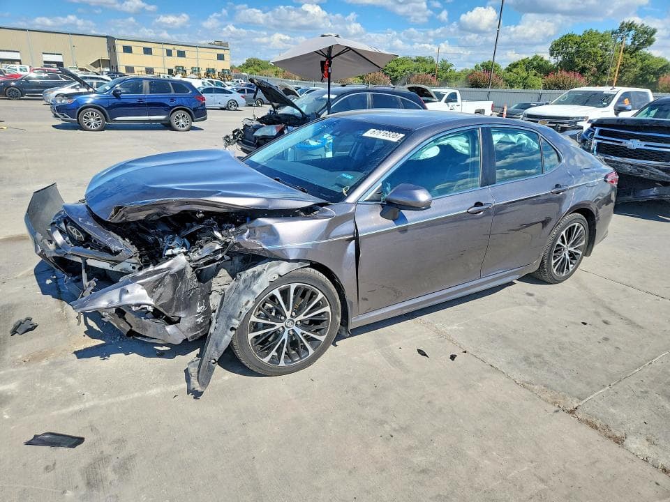 2018 TOYOTA CAMRY SE - 1