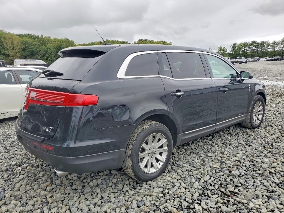 2018 LINCOLN MKT 3