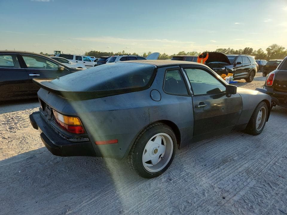 1986 PORSCHE 944 3