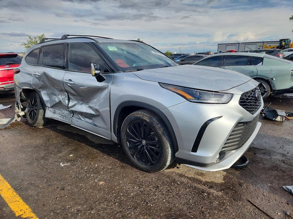 2023 TOYOTA HIGHLANDER XSE 4