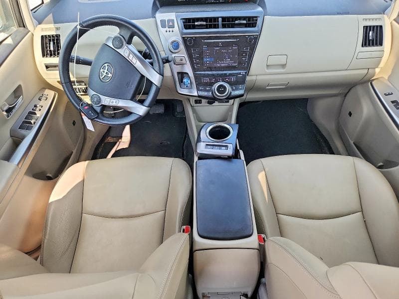2017 TOYOTA PRIUS V FIVE 8