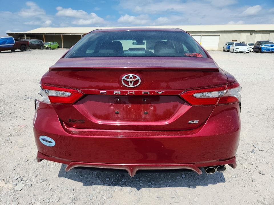2018 TOYOTA CAMRY SE 6