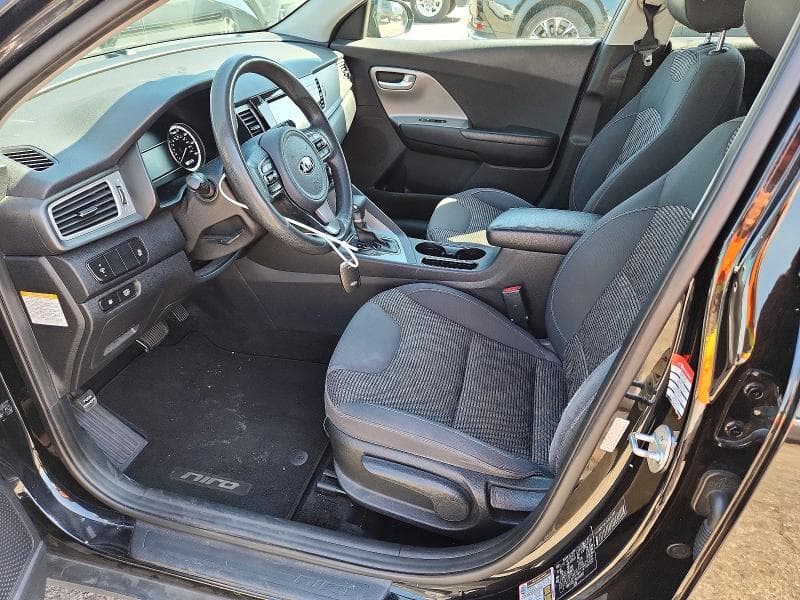 2017 KIA NIRO LX 7