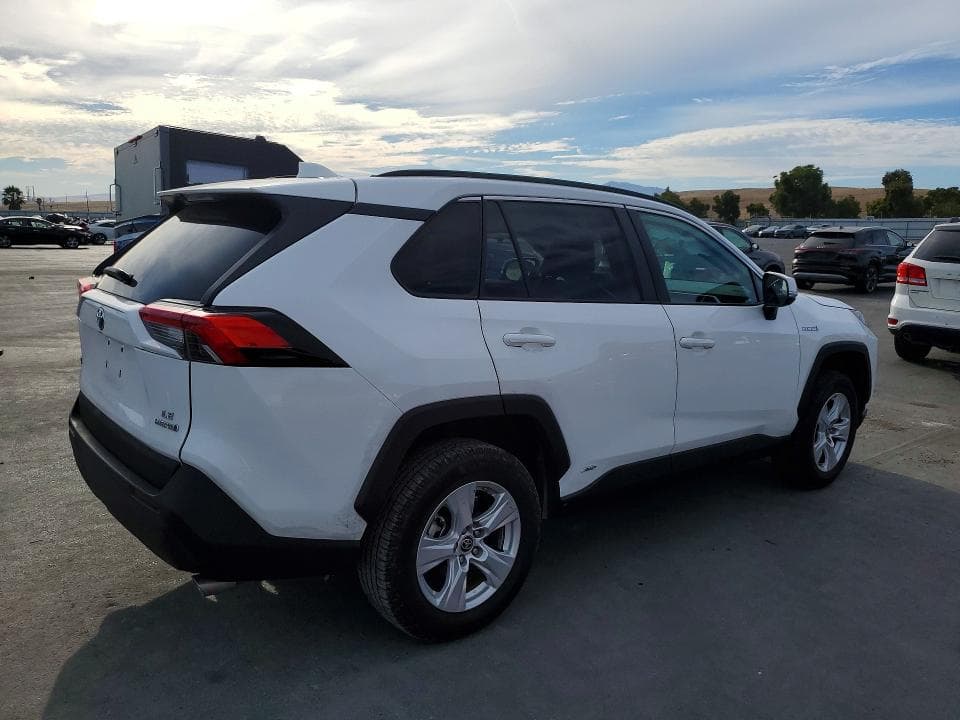 2021 TOYOTA RAV4 LE 3
