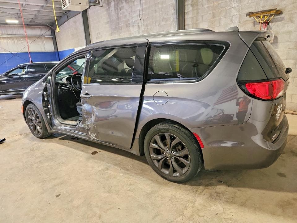 2019 CHRYSLER PACIFICA TOURING PLUS 2