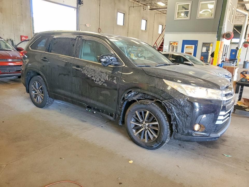 2017 TOYOTA HIGHLANDER XLE 4