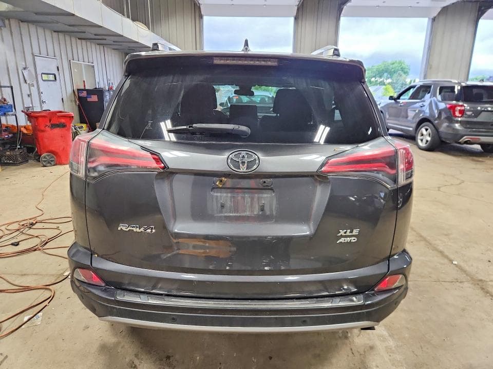 2018 TOYOTA RAV4 XLE 6