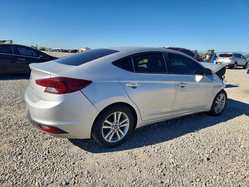2019 HYUNDAI ELANTRA SE 3