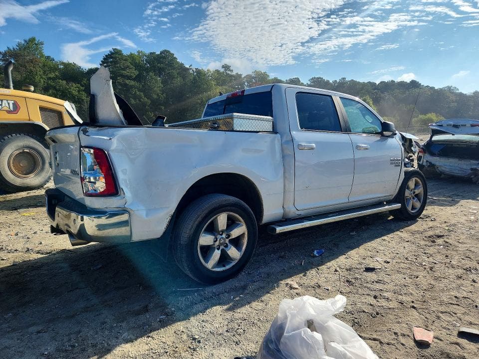 2019 RAM 1500 CLASSIC SLT 3