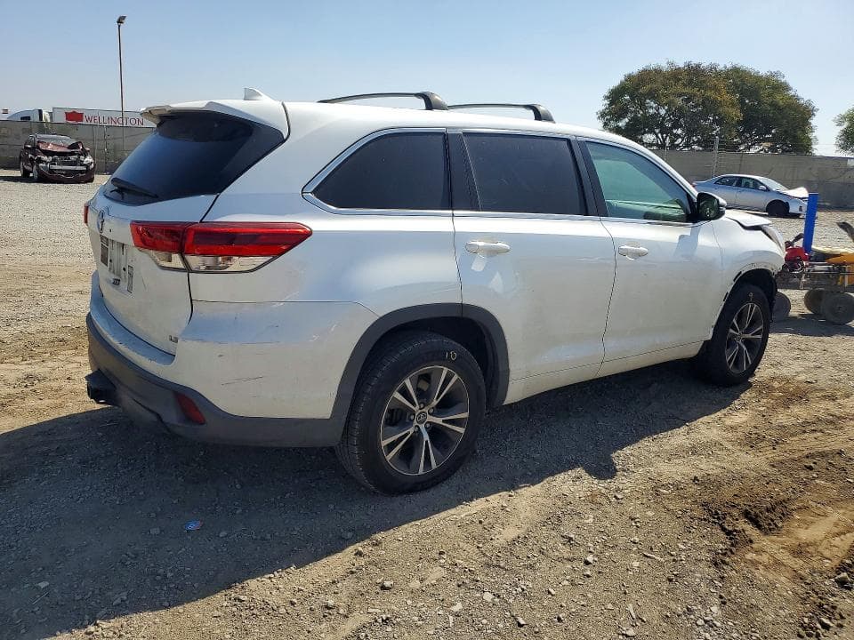 2017 TOYOTA HIGHLANDER LE PLUS 3