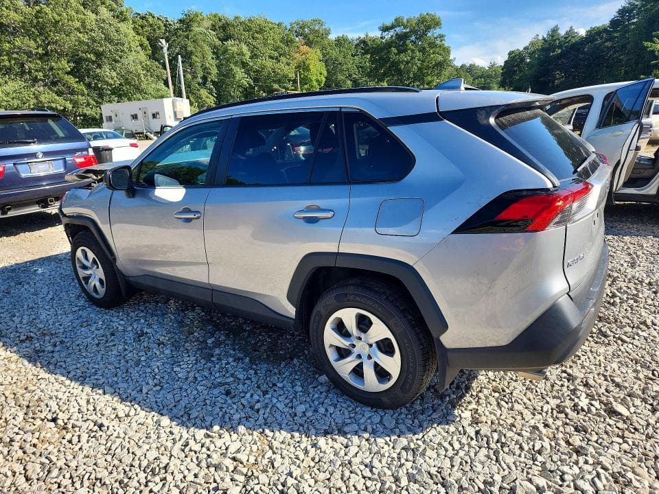 2021 TOYOTA RAV4 LE 2