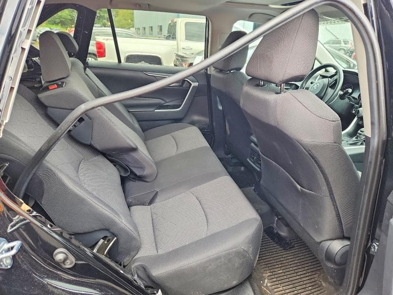2019 TOYOTA RAV4 XLE 10
