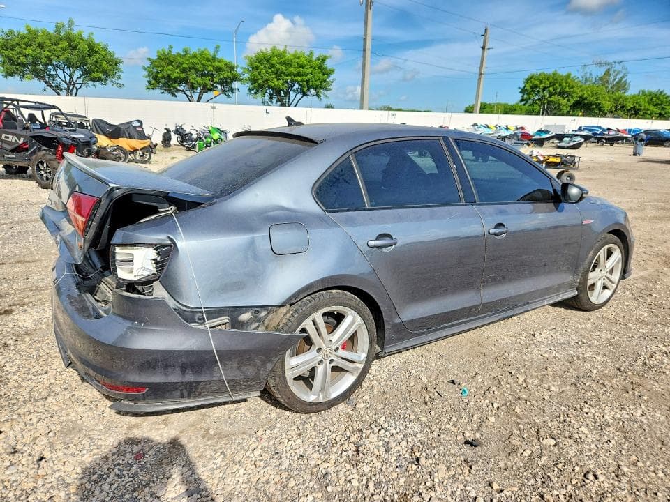 2017 VOLKSWAGEN JETTA GLI 3
