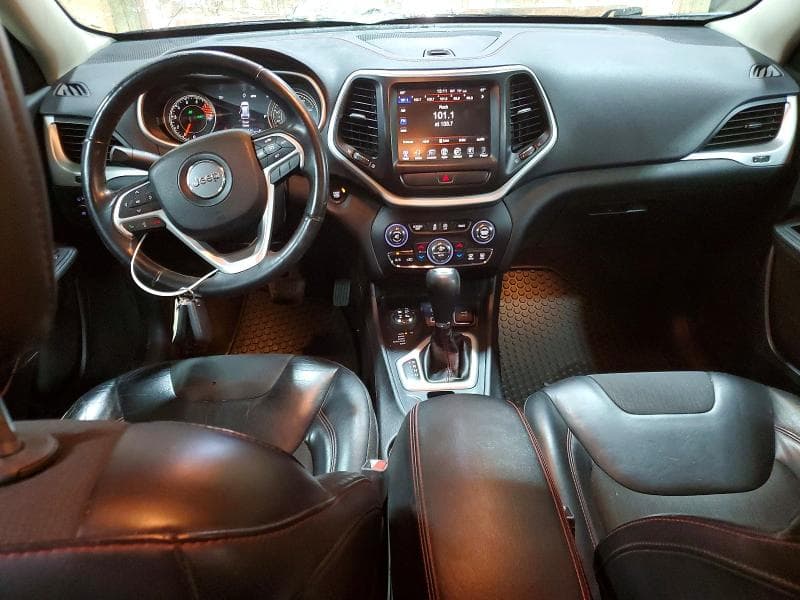 2017 JEEP CHEROKEE TRAILHAWK 8