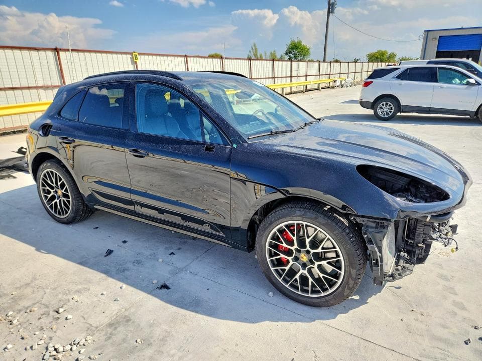 2017 PORSCHE MACAN TURBO 4