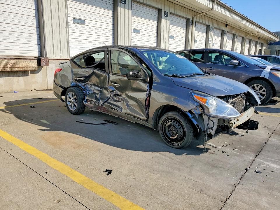 2018 NISSAN VERSA SV 4
