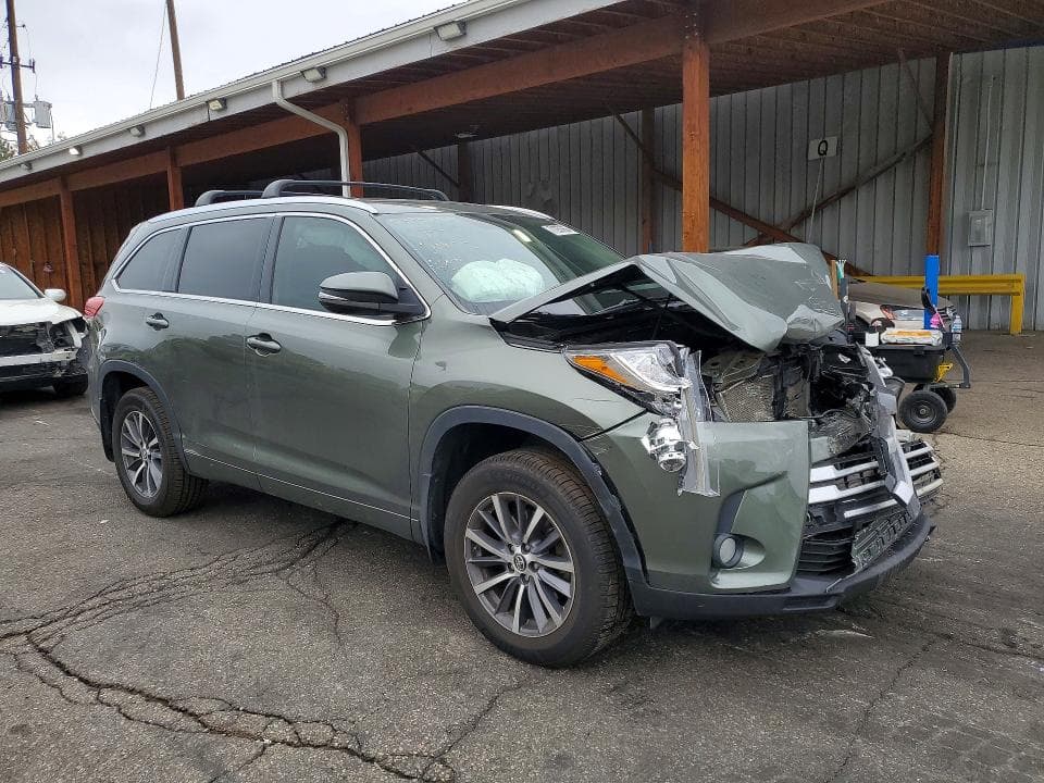 2018 TOYOTA HIGHLANDER XLE 4