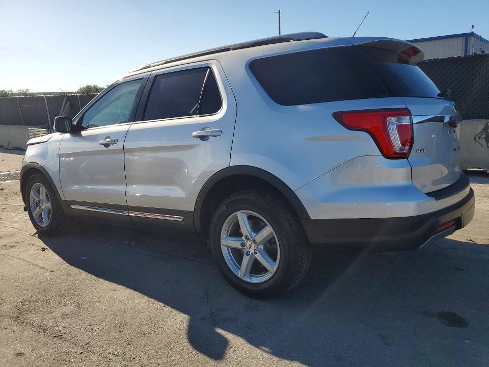 2019 FORD EXPLORER XLT 2