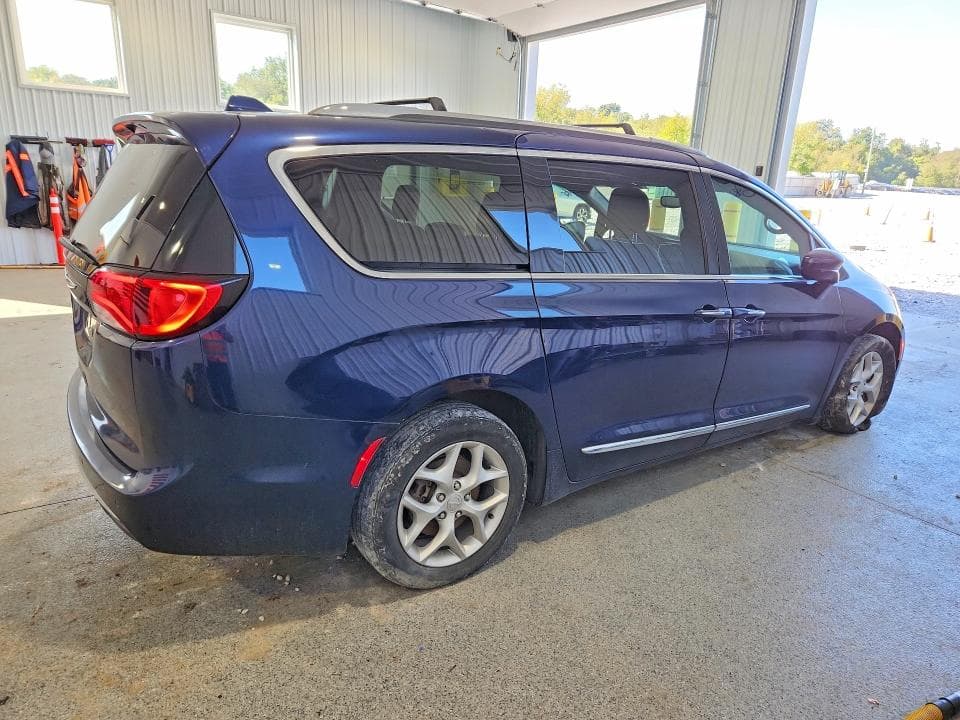 2019 CHRYSLER PACIFICA TOURING L 3