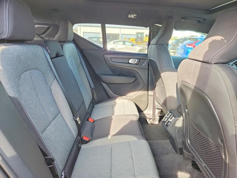 2025 VOLVO XC40 CORE 10