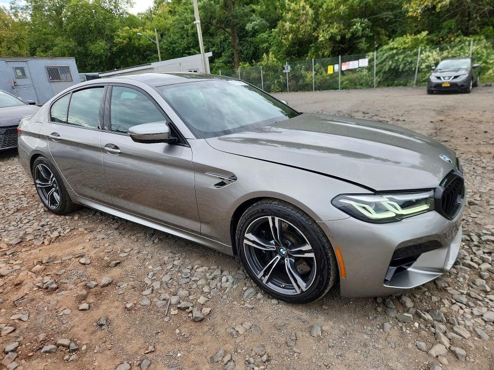 2023 BMW M5 4